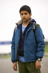 Chahak Patel in una foto promozionale per la serie tv Survivors