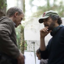 Daniel Craig e il regista Edward Zwick sul set del film Defiance - I giorni del coraggio