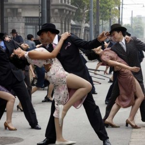 Deepika Padukone e Akshay Kumar in una scena del film Chandni Chowk to China