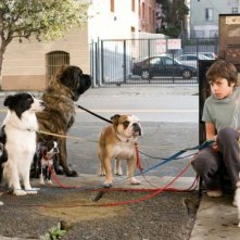 Jake T. Austin ed Emma Roberts in un'immagine di Hotel Bau