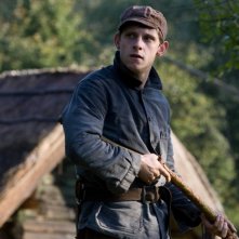 Jamie Bell è Asael Bielski nel film Defiance - I giorni del coraggio