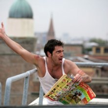 Giampaolo Morelli in un'immagine della seconda stagione de L'ispettore Coliandro