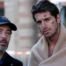 Paolo Sassanelli e Giampaolo Morelli in una scena della seconda stagione della serie tv L'ispettore Coliandro