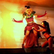 Siria De Fazio, la sexy 'mangiafuoco' del Grande Fratello 9, durante una performance con la drag queen Fuxia