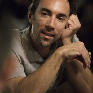 Francesco Quinn in una sequenza di 4 Padri Single