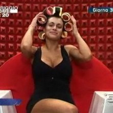 Grande Fratello 9 Giorno 3 Cristina Con I Bigodini 102161