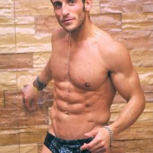 Grande Fratello 9 - un'immagine sexy di Gianluca Zito sotto la doccia.