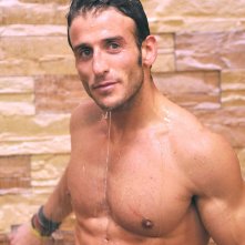Grande Fratello 9 - un wallpaper sexy del napoletano Gianluca Zito sotto la doccia.