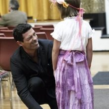 Il fascinoso Alessandro Gassman in una scena di 4 Padri Single diretto da Gabriele Muccino