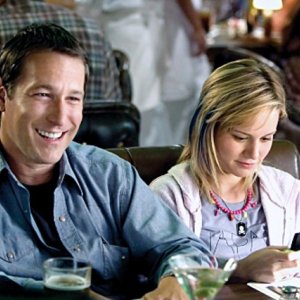 John Corbett e Brie Larson in una scena dell'episodio Work di The United States of Tara