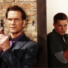 Patrick Swayze e Travis Fimmel in una immagine promozionale della serie The Beast