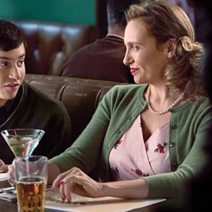 Toni Collette e Keir Gilchrist in una scena dell'episodio Work di The United States of Tara