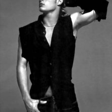 Travis Fimmel in posa per una campagna pubblicitaria di Calvin Klein