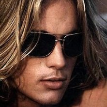 Uno splendido primo piano di Travis Fimmel