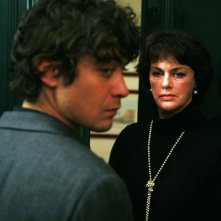 Anny Duperey e Riccardo Scamarcio nel film Eden Is West