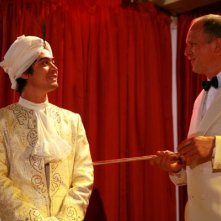 Un curioso costume (con tanto di turbante) per Riccardo Scamarcio nel film Eden Is West