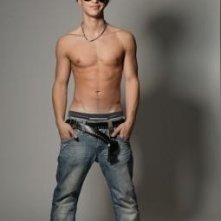 Una Foto Di Andrea Montovoli A Torso Nudo 102245