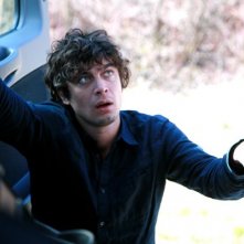 Una immagine di Riccardo Scamarcio nel film Eden Is West, nel quale interpreta il ruolo di Elias