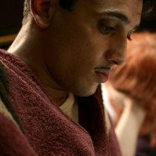 Corrado Fortuna interpreta 'l'attore' nel film Aspettando il sole