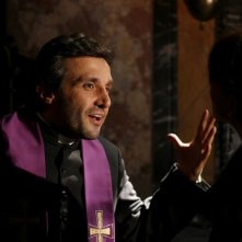 Flavio Insinna in una scena del film Ex