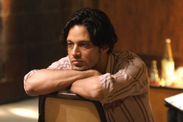 Gabriel Garko è Samuel nel film Aspettando il sole