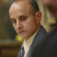 Giuseppe Cederna è Santino nel film Aspettando il sole