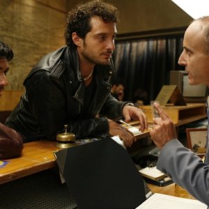 Michele Venitucci, Claudio Santamaria e Giuseppe Cederna in una scena del film Aspettando il sole