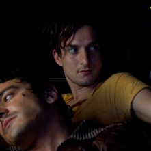 Michele Venitucci e Alessandro Tiberi in una scena del film Aspettando il sole