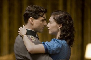 Tom Cruise e Carice van Houten in una scena del film Operazione Valchiria