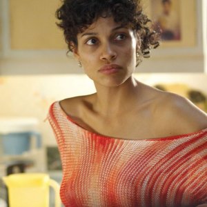 Rosario Dawson in una scena del film Killshot