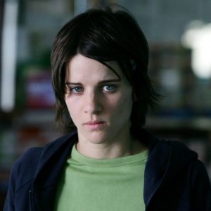 Chiara Nicola in una scena del film Giulia non esce la sera