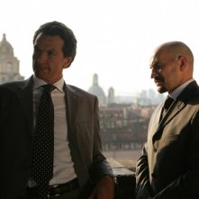 Cosimo Fusco e Umberto Procopio in una scena dell'episodio Apparenze de Il bene e il male