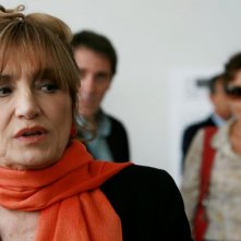 Piera Degli Esposti in una scena del film Giulia non esce la sera