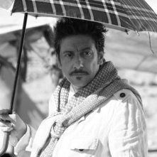 Sergio Castellitto in una scena della commedia Italians