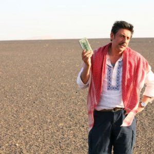 Sergio Castellitto in una sequenza di Italians