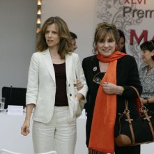 Sonia Bergamasco e Piera Degli Esposti in una scena del film Giulia non esce la sera
