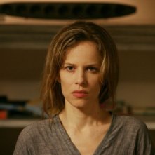 Sonia Bergamasco in un'immagine del film Giulia non esce la sera