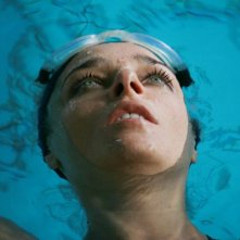 Valeria Golino in una scena del film Giulia non esce la sera diretto da Giuseppe Piccioni