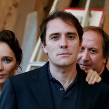 Valeria Golino, Valerio Mastandrea e il regista Giuseppe Piccioni in una foto promozionale del film Giulia non esce la sera