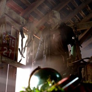 Derek Mears in una sequenza dell'horror Venerdì 13