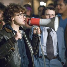 Emile Hirsch è Cleve Jones nel film Milk