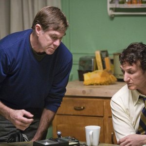 Il regista Gus Van Sant e Sean Penn sul set del film Milk