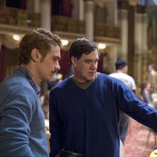 James Franco e il regista Gus Van Sant sul set del film Milk
