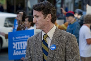 Sean Penn in un'immagine di Milk