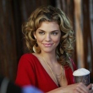 AnnaLynne McCord in una scena dell'episodio Of Heartbreaks and Hotels di 90210