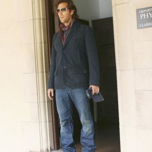 Henry Ian Cusick in una scena dell'episodio Jughead di Lost