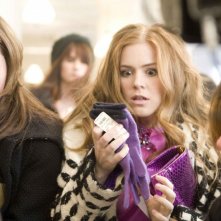 Isla Fisher in una scena del film I Love Shopping