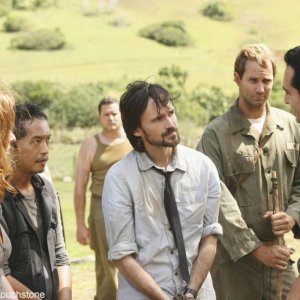Jeremy Davies e Nestor Carbonell in una scena dell'episodio Jughead di Lost
