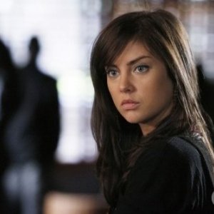 Jessica Stroup in una scena dell'episodio Of Heartbreaks and Hotels di 90210