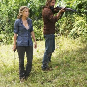 Josh Holloway ed Elizabeth Mitchell in una scena dell'episodio Jughead di Lost